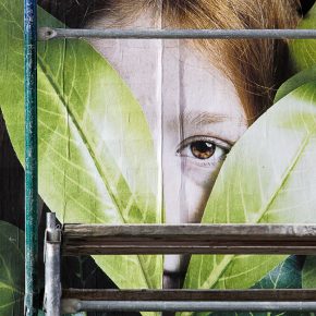 Wer parallel zur Urban Nation Biennale entlang lief, konnte an diversen Fassaden auf beiden Seiten der Bülowstraße weitere Kunstwerke entdecken.