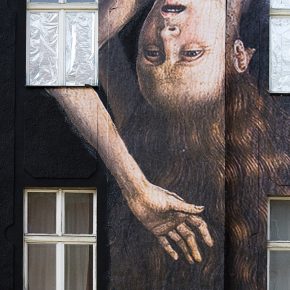 Wer parallel zur Urban Nation Biennale entlang lief, konnte an diversen Fassaden auf beiden Seiten der Bülowstraße weitere Kunstwerke entdecken.