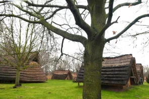 Blick auf die rekonstruierte Germanensiedlung