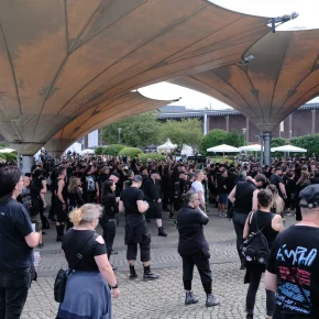 Amphi Festival 2023: Publikum vor Hauptbühne